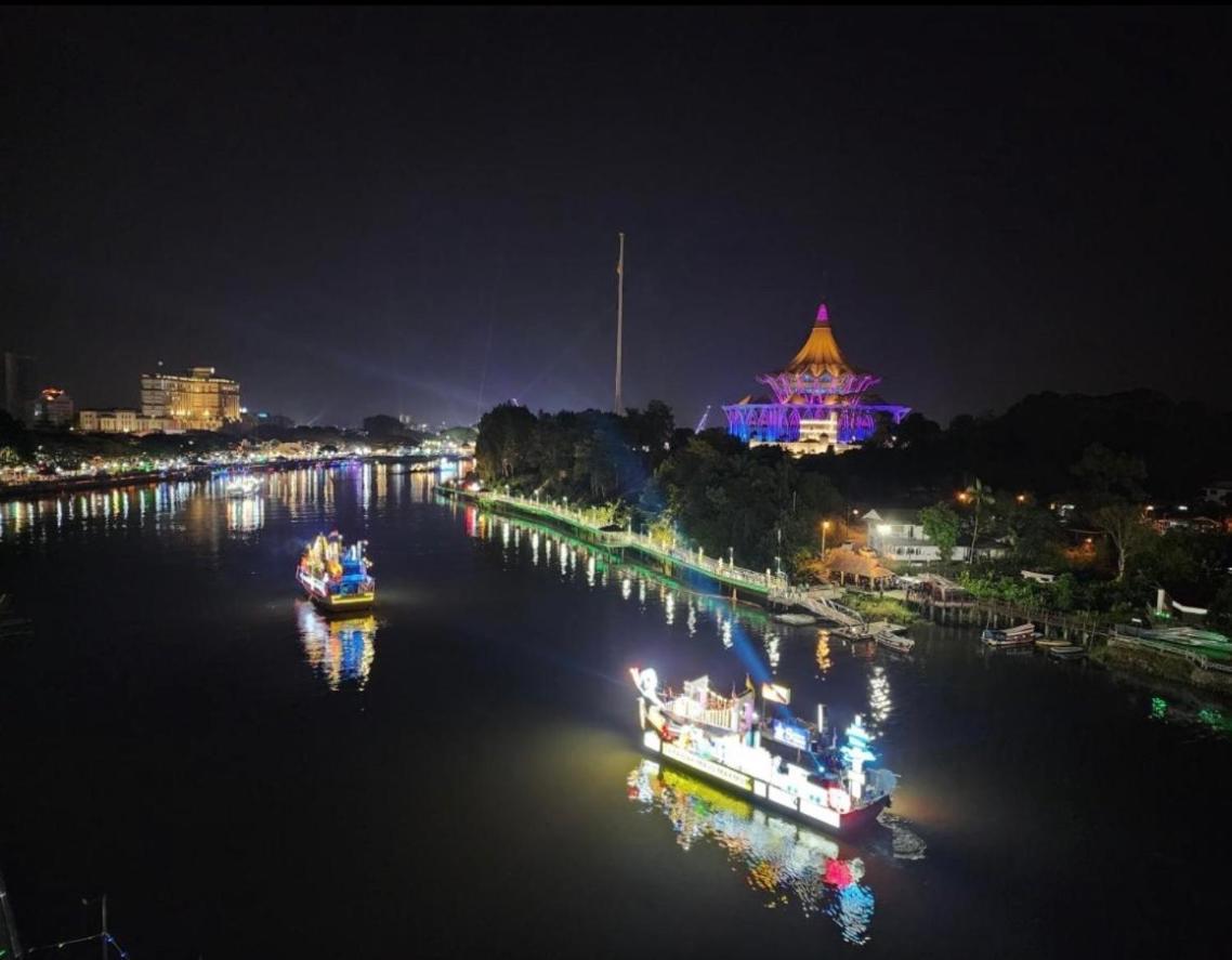 Riverview Home @Waterfront Kch 쿠칭 외부 사진
