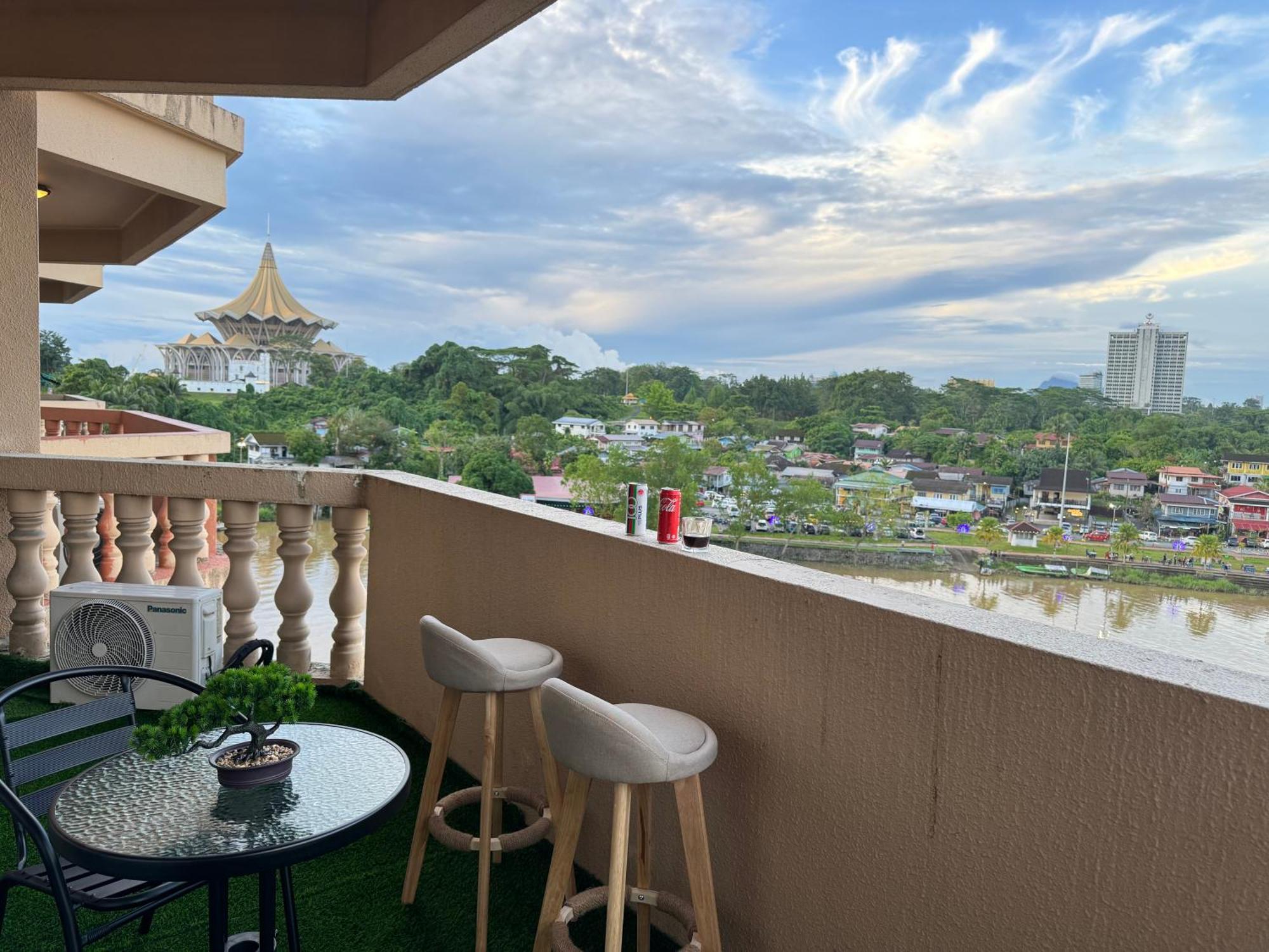 Riverview Home @Waterfront Kch 쿠칭 외부 사진
