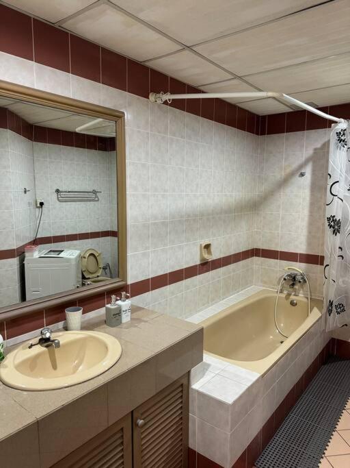 Riverview Home @Waterfront Kch 쿠칭 외부 사진